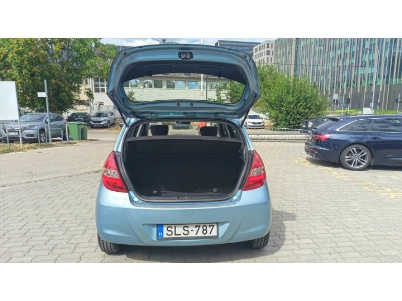 hyundai-i20-1-25-dohc-life-ac-szervizkonyves-telikerek-garnituraval-108735_1392192_7