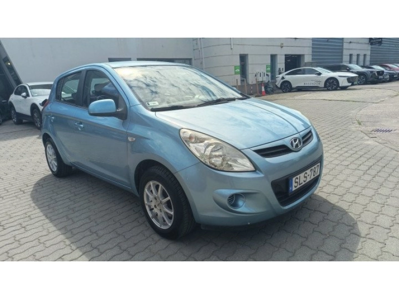 hyundai-i20-1-25-dohc-life-ac-szervizkonyves-telikerek-garnituraval-109413_1392192_2