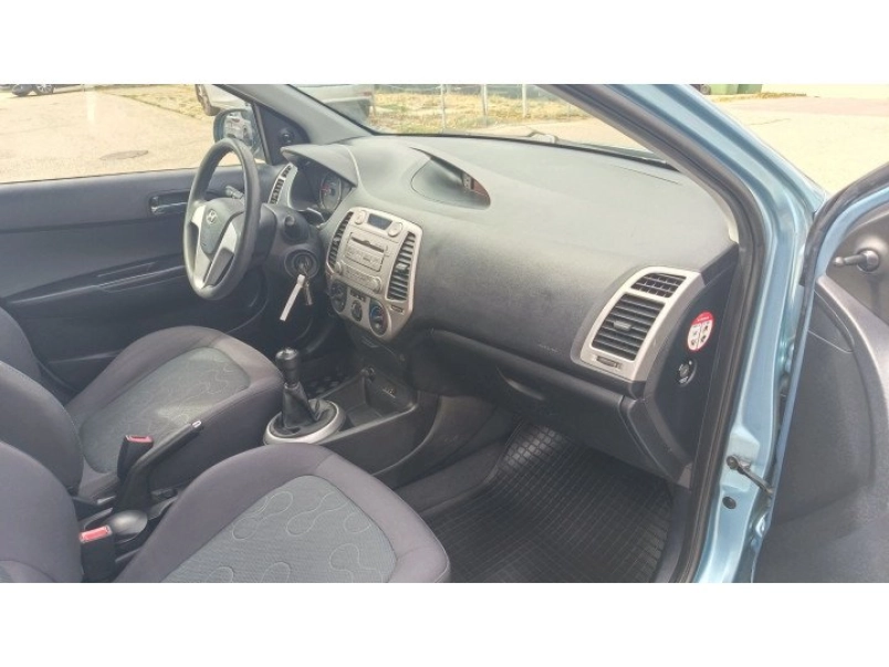 hyundai-i20-1-25-dohc-life-ac-szervizkonyves-telikerek-garnituraval-110680_1392192_10