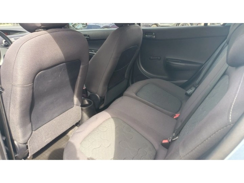 hyundai-i20-1-25-dohc-life-ac-szervizkonyves-telikerek-garnituraval-174577_1392192_11