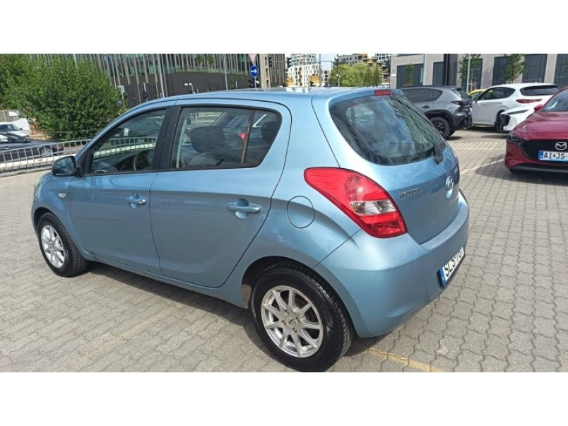 hyundai-i20-1-25-dohc-life-ac-szervizkonyves-telikerek-garnituraval-224030_1392192_5