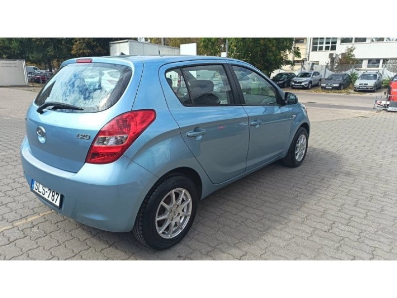 hyundai-i20-1-25-dohc-life-ac-szervizkonyves-telikerek-garnituraval-506388_1392192_6