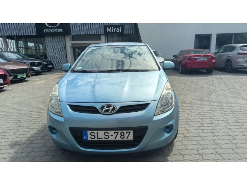 hyundai-i20-1-25-dohc-life-ac-szervizkonyves-telikerek-garnituraval-507507_1392192_4