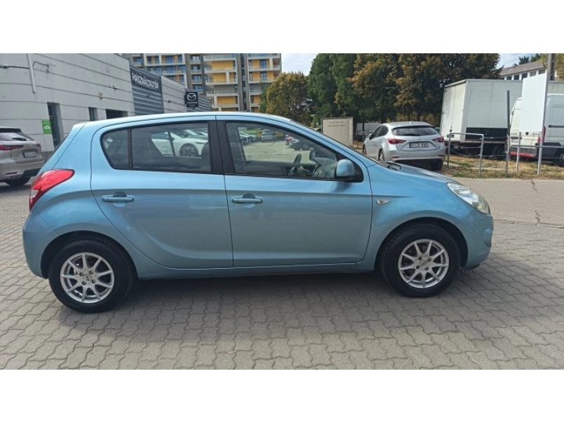 hyundai-i20-1-25-dohc-life-ac-szervizkonyves-telikerek-garnituraval-514284_1392192_8