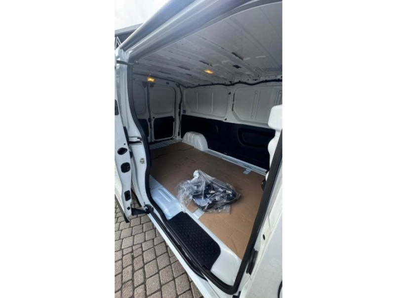 renault-trafic-2-0-blue-dci-110-l2h1-p3-extra-2-szemelyes-rendelheto-a-kep-csak-illusztracio-340908_1252617_9