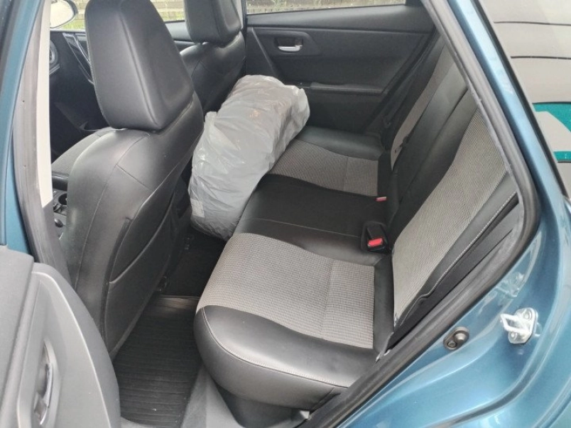 toyota-auris-1-8-hsd-executive-automata-100304_1172623_8