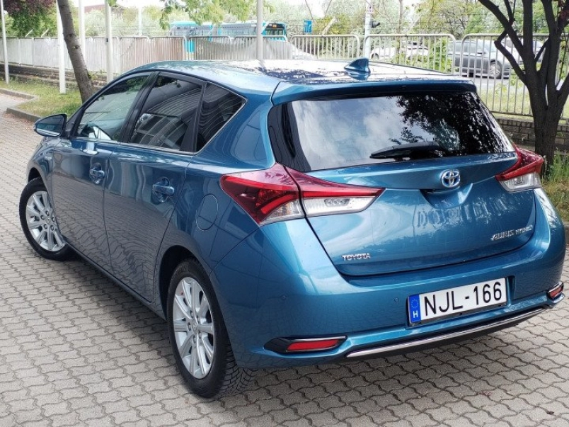 toyota-auris-1-8-hsd-executive-automata-109427_1172623_4