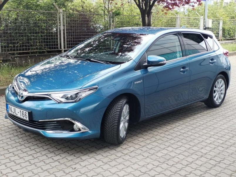 toyota-auris-1-8-hsd-executive-automata-163590_1172623_5