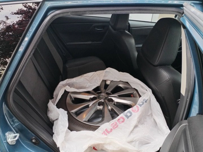 toyota-auris-1-8-hsd-executive-automata-168449_1172623_9