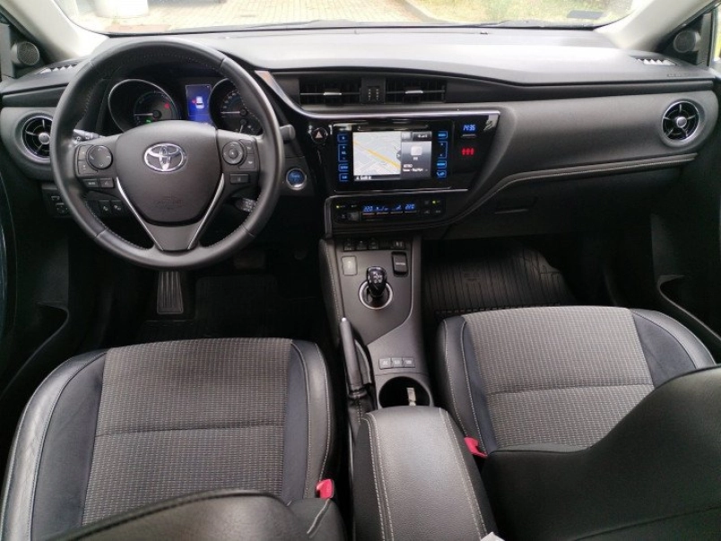 toyota-auris-1-8-hsd-executive-automata-330975_1172623_11