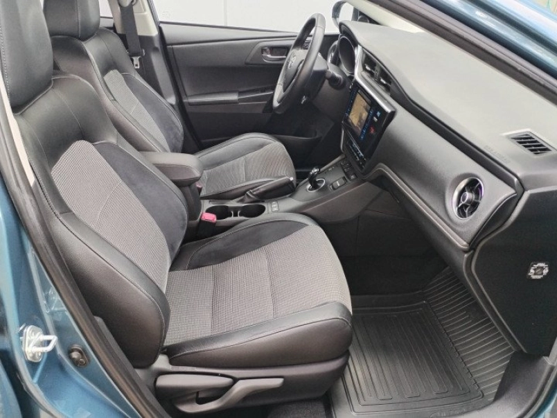 toyota-auris-1-8-hsd-executive-automata-538509_1172623_10