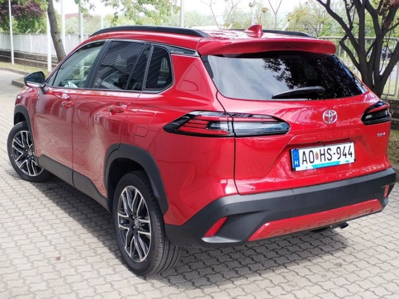toyota-corolla-cross-1-8-hybrid-style-e-cvt-plusz-teli-kerekgarnitura-101314_1174080_4