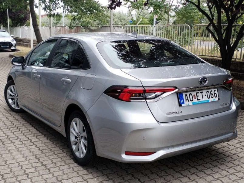 toyota-corolla-sedan-1-8-hybrid-comfort-tech-e-cvt-111010_1272422_4