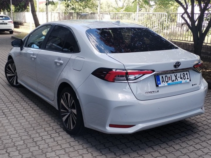 toyota-corolla-sedan-1-8-hybrid-style-e-cvt-211887_1270157_4