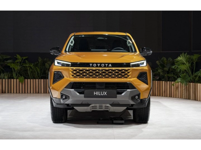 toyota-hi-lux-2-8-d-4d-mhev-4x4-double-live-automata-mar-rendelheto-102723_1316474_10