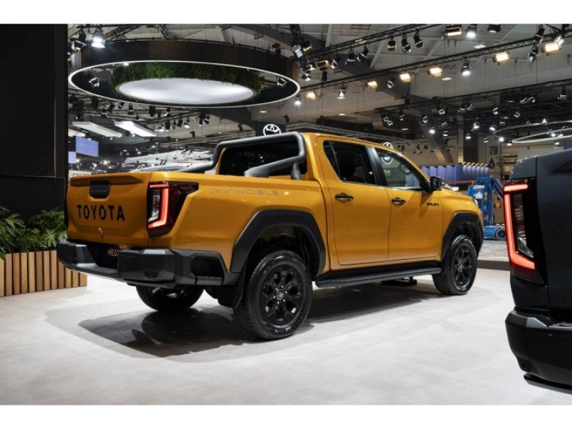 toyota-hi-lux-2-8-d-4d-mhev-4x4-double-live-automata-mar-rendelheto-115842_1316474_9