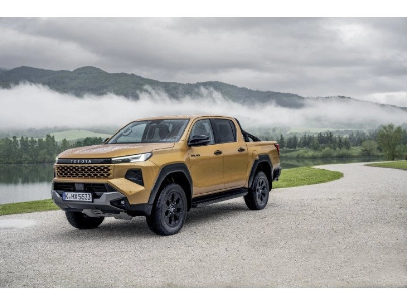 toyota-hi-lux-2-8-d-4d-mhev-4x4-double-live-automata-mar-rendelheto-150520_1316474_7