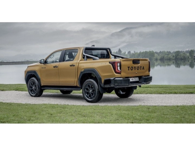 toyota-hi-lux-2-8-d-4d-mhev-4x4-double-live-automata-mar-rendelheto-173334_1316474_5