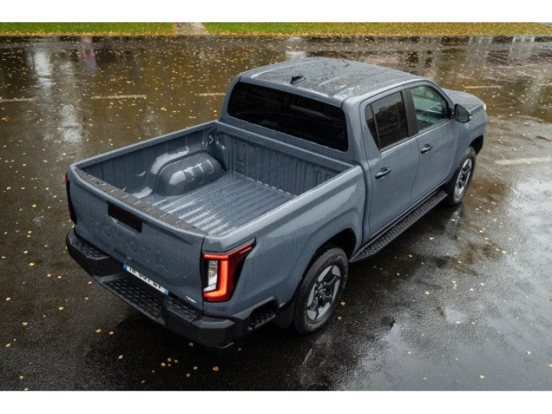 toyota-hi-lux-bev-59-2-kwh-4x4-d-c-live-automata-mar-rendelheto-507236_1316473_4