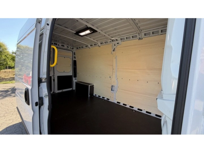 toyota-proace-max-2-2-d-4d-l3h2-3-5-t-active-multimedia-tobbfele-meretben-is-elerheto-506452_1316470_5