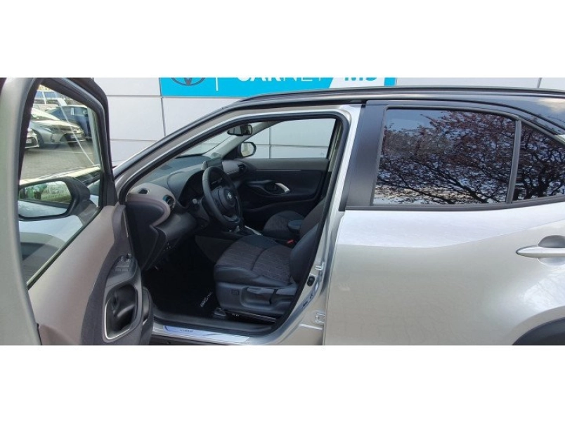 toyota-yaris-cross-1-5-hybrid-executive-bi-tone-e-cvt-117474_1170741_7