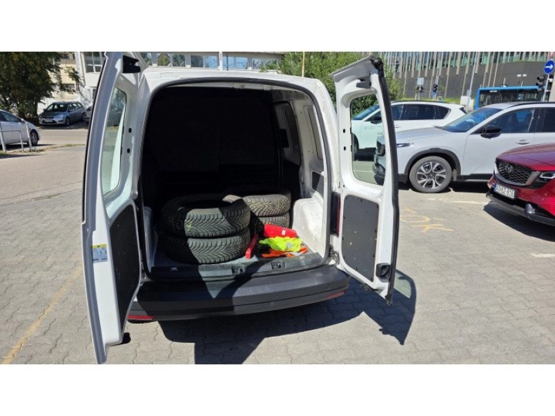 volkswagen-caddy-2-0-tdi-scr-bmt-trendline-4motion-magyar-2-tulaj-szervizelt-teli-nyari-gumikkal-119995_1438129_12